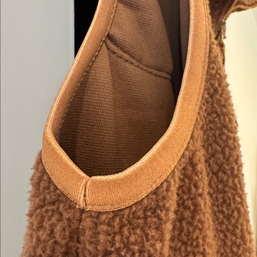 Nike Women's Sports Utility Fleece Vest, Cacao Brown, Size Medium - Picture 9 of 11